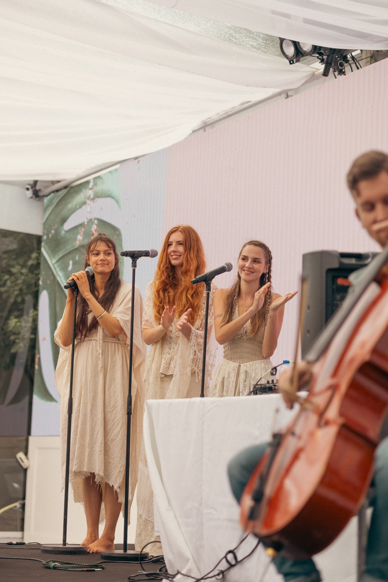 Vocalists on stage